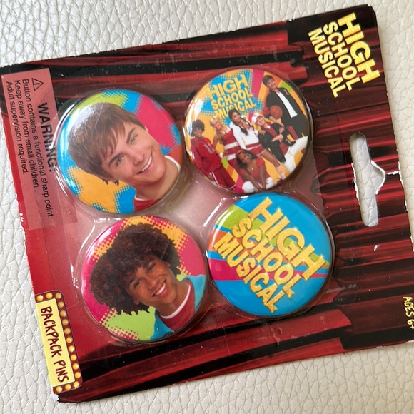 Disney High School Musical set of 4! Collector Pins - Picture 3 of 4